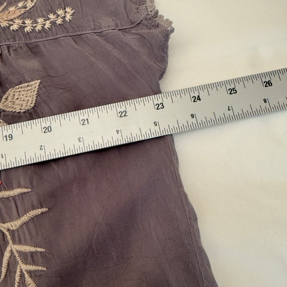 Johnny Was Short Sleeve Gray Pull-Over Shirt Colorful Embroidered Flowers Medium - Picture 14 of 14